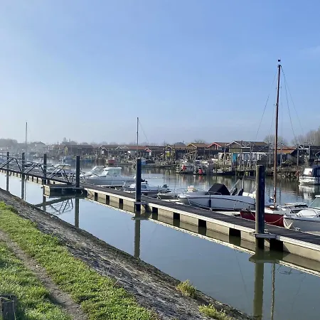 T2 Moderne Pres Du Port De Avec Parking, Balcon Et Wi-fi - Fr-1-474-240 Apartment