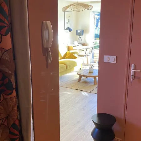 Apartment T2 Moderne Pres Du Port De Avec Parking, Balcon Et Wi-fi - Fr-1-474-240