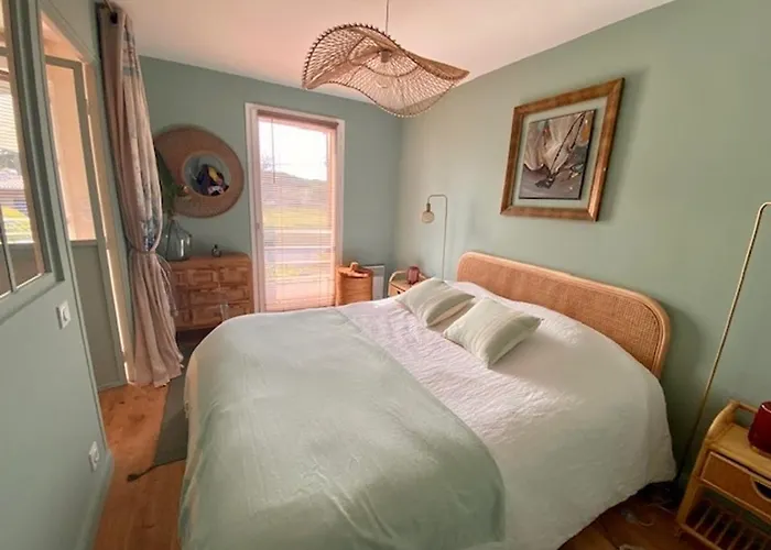 T2 Moderne Pres Du Port De Avec Parking, Balcon Et Wi-fi - Fr-1-474-240 Apartman *